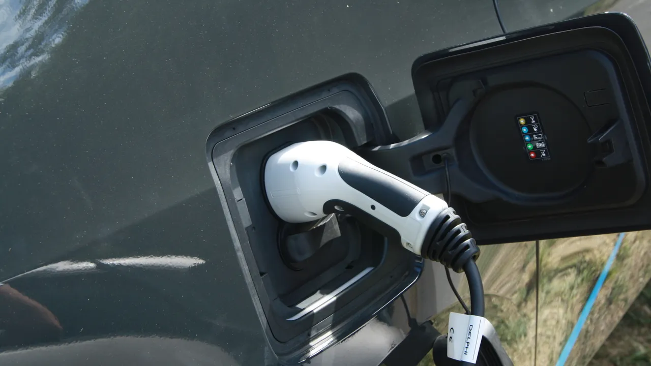 İkinci El Elektrikli Araç Alma Rehberi: SoH Raporundan Fiyat Pazarlığına